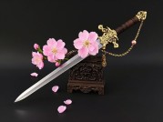 桃花剑：传统工艺与现代美学的碰撞，为何成为年度现象级文化符号？